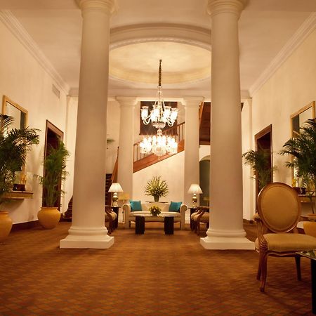 Maidens Hotel New Delhi Exterior foto Interior of the hotel