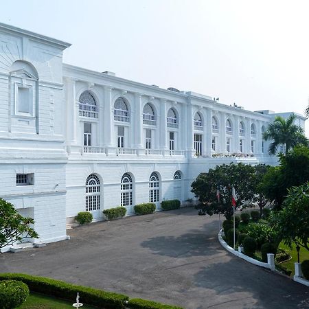 Maidens Hotel New Delhi Exterior foto The residence of the Governor of West Java