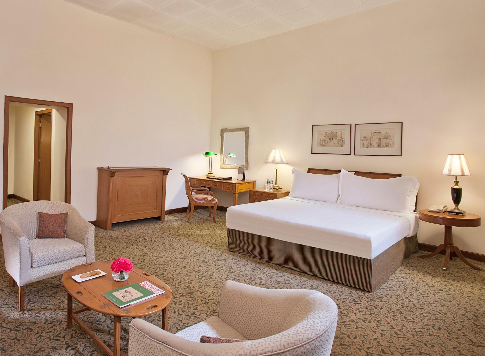 Maidens Hotel New Delhi Exterior foto A room at the hotel
