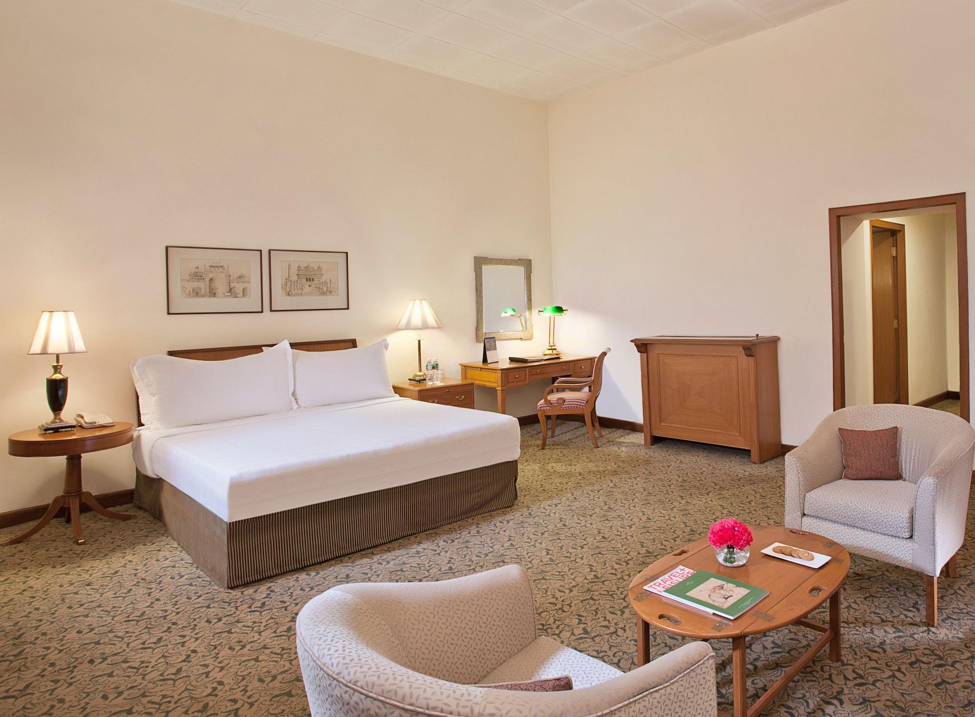 Maidens Hotel New Delhi Exterior foto A room at the Taj Mahal Palace