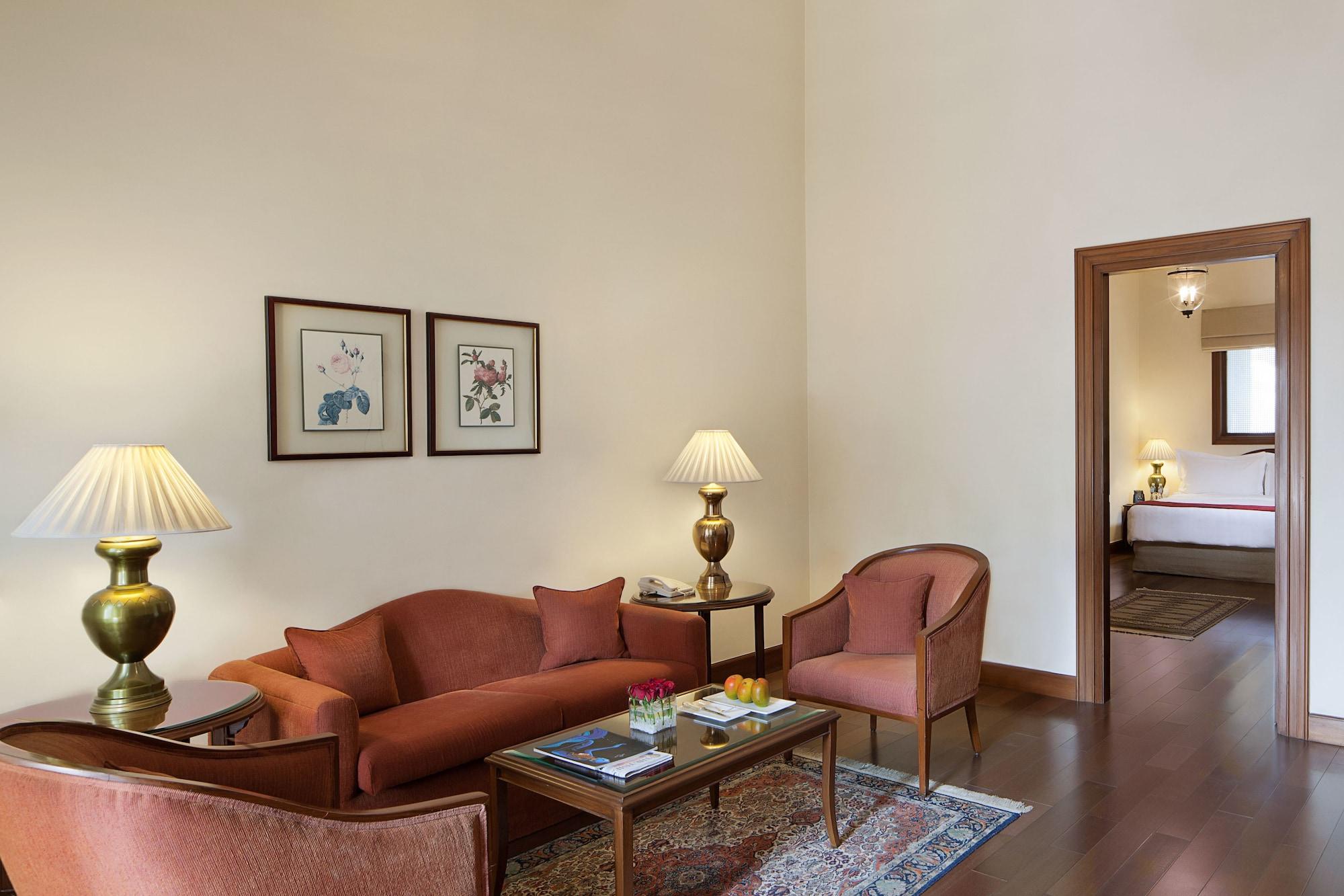 Maidens Hotel New Delhi Exterior foto A suite at the Taj Mahal Palace