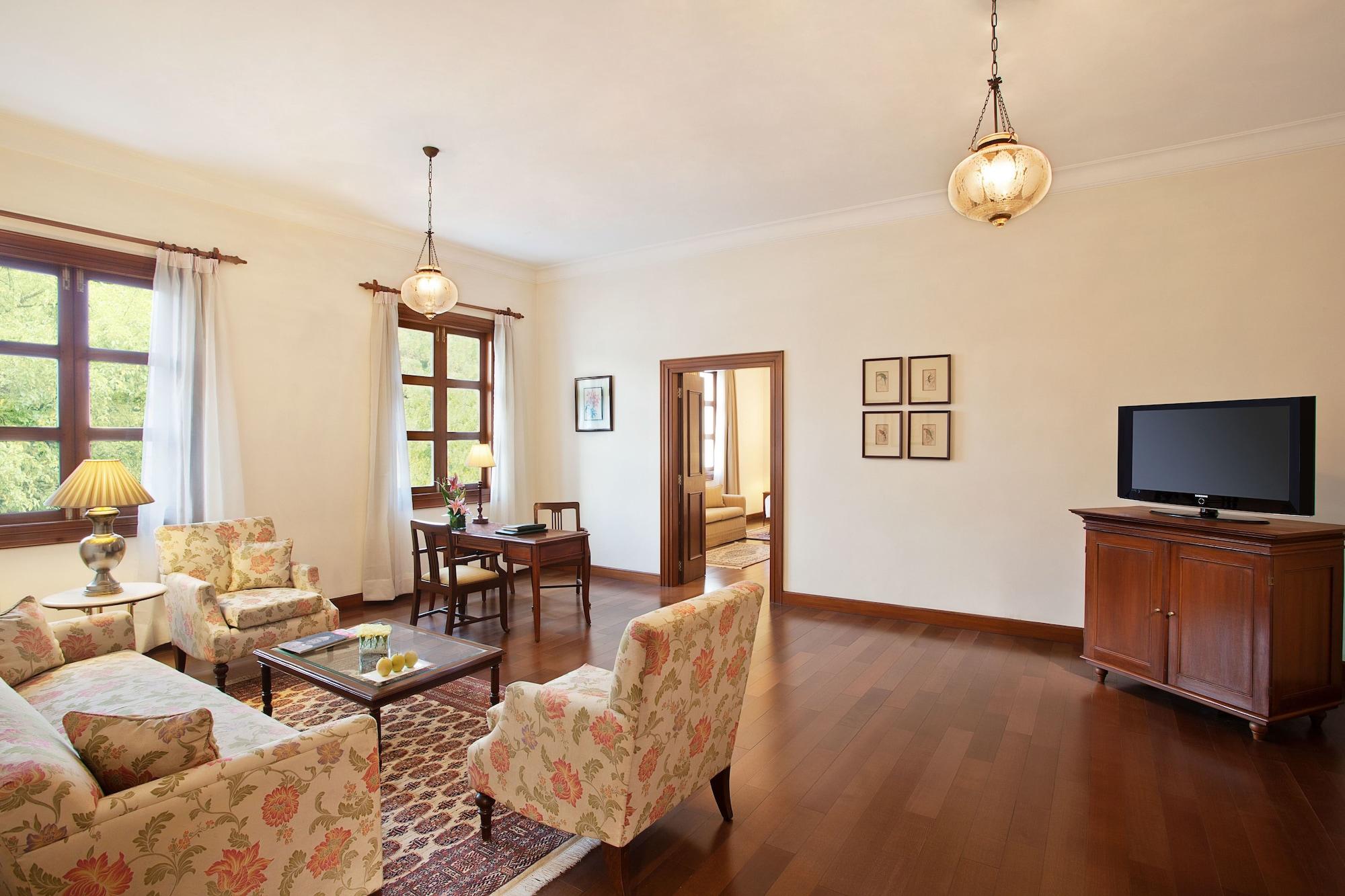 Maidens Hotel New Delhi Exterior foto A living room at the Taj Bengal