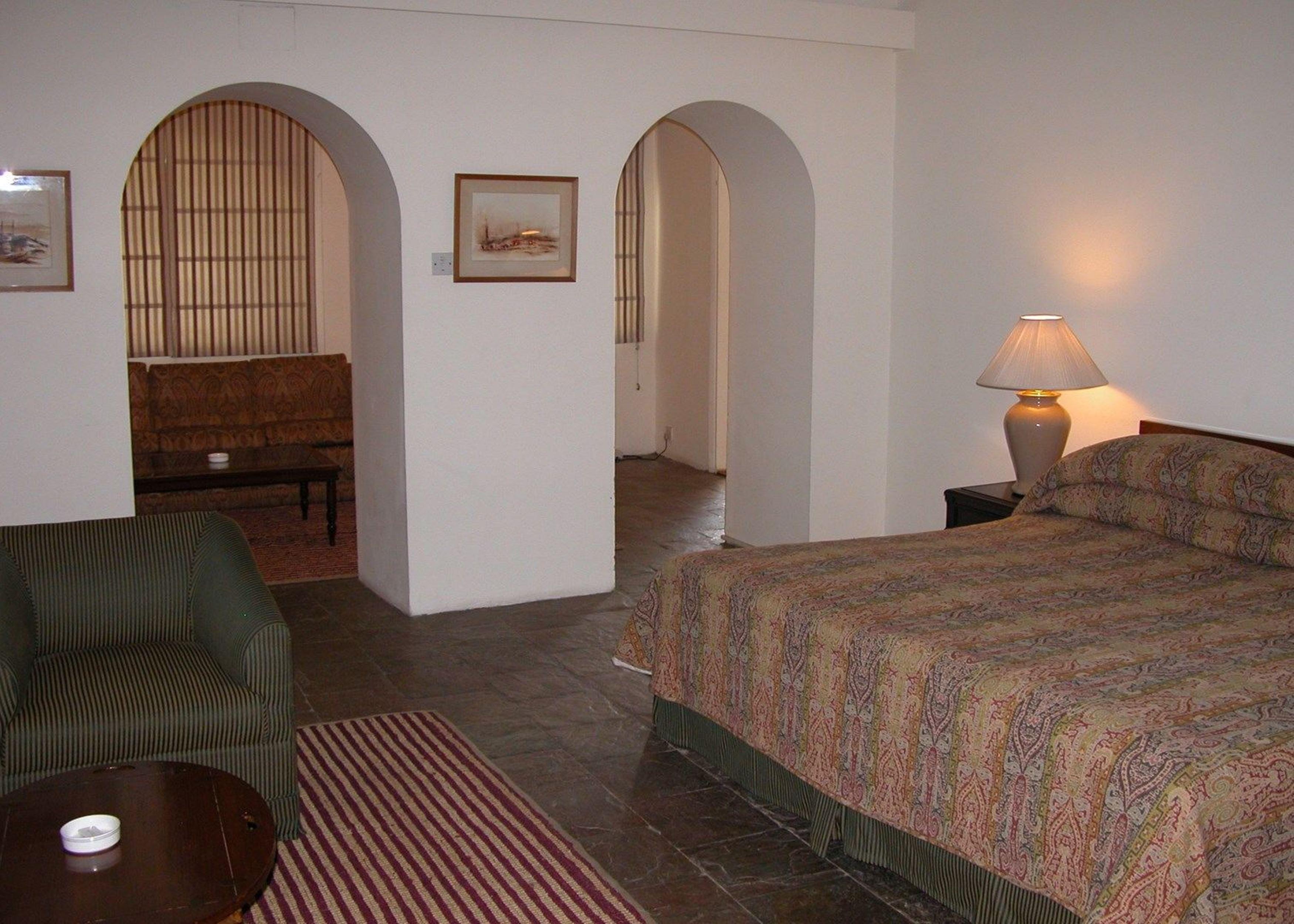 Maidens Hotel New Delhi Exterior foto A room at the Hotel Monte Vista