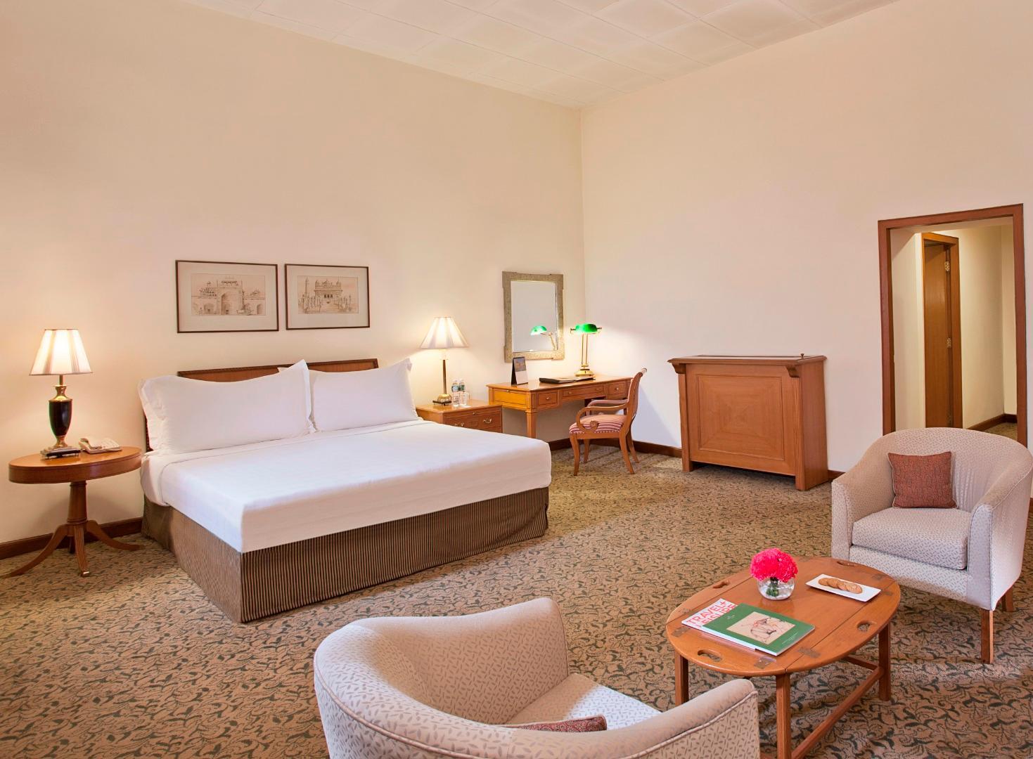 Maidens Hotel New Delhi Exterior foto A room at the Taj Mahal Palace
