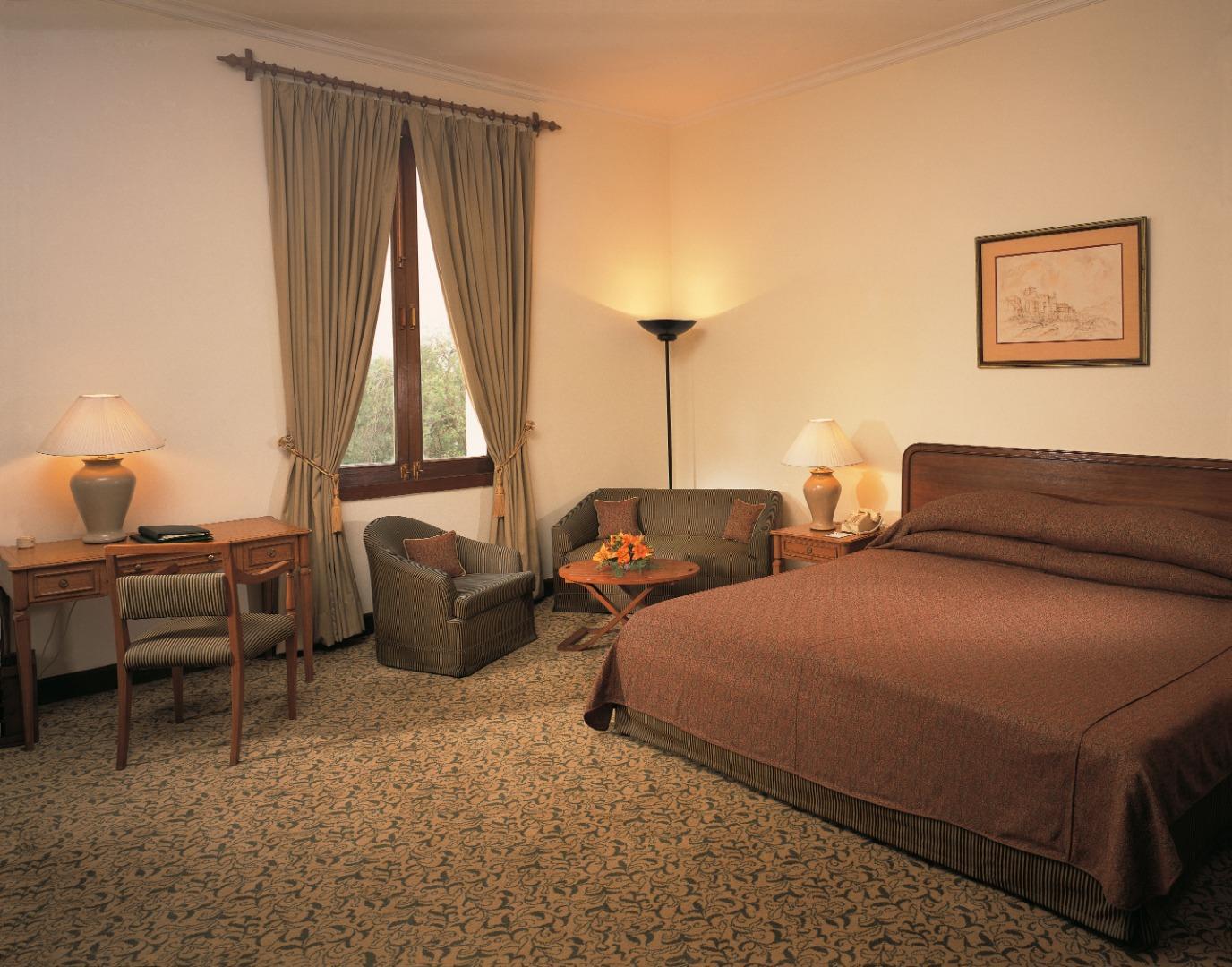 Maidens Hotel New Delhi Exterior foto A room at the hotel