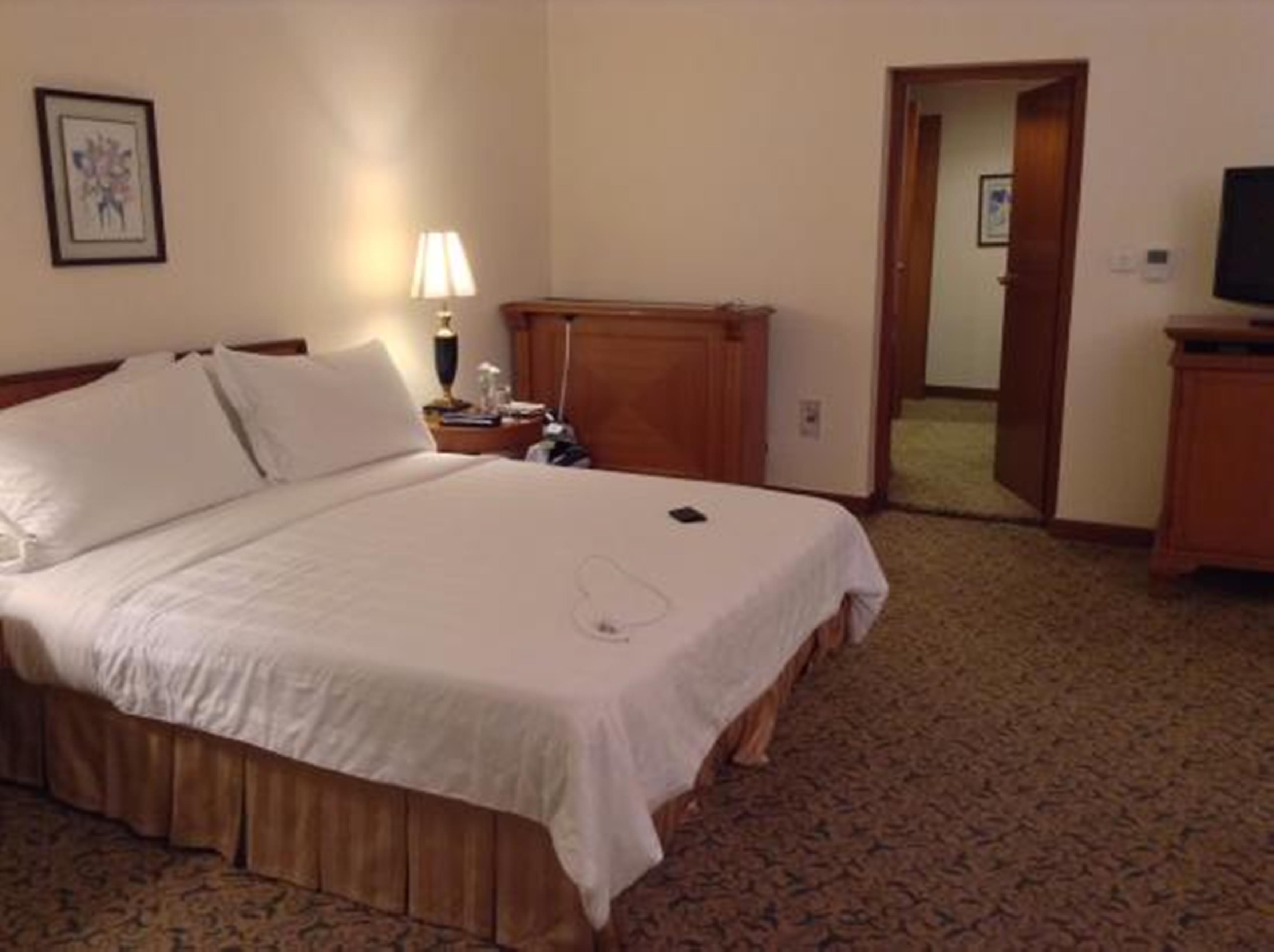 Maidens Hotel New Delhi Exterior foto A room at the hotel