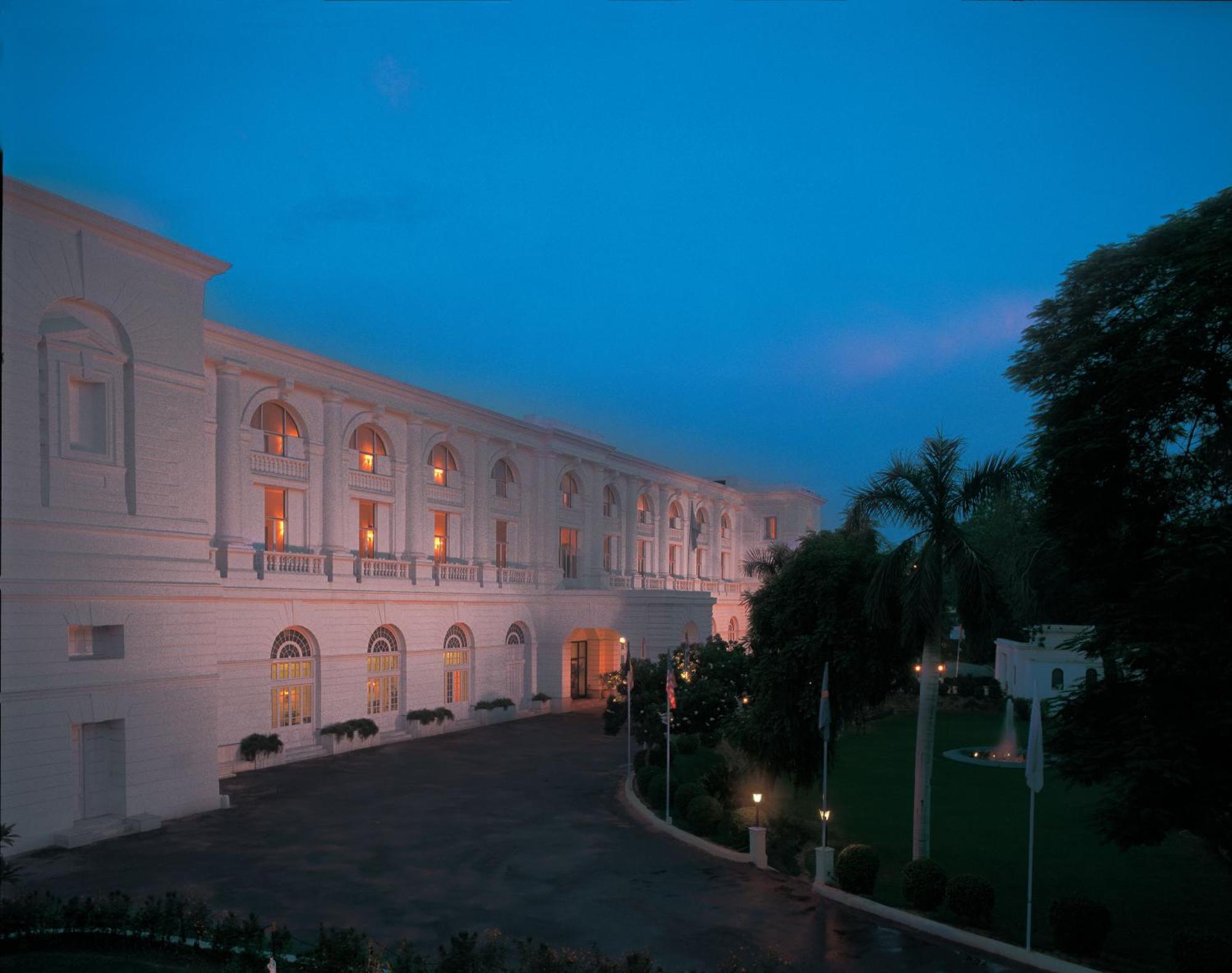 Maidens Hotel New Delhi Exterior foto The Imperial Hotel