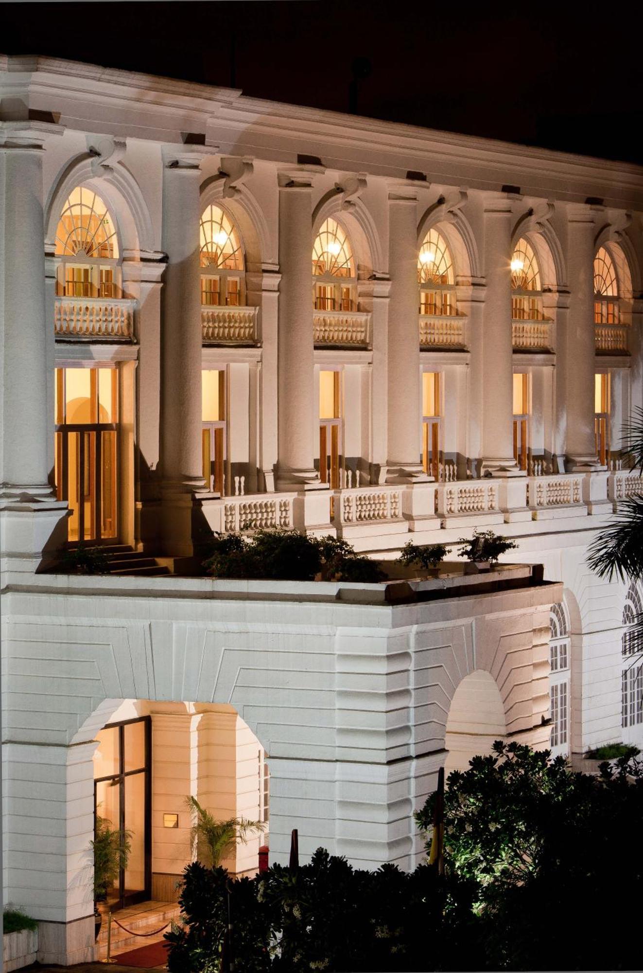 Maidens Hotel New Delhi Exterior foto The organ at the St. George Temple