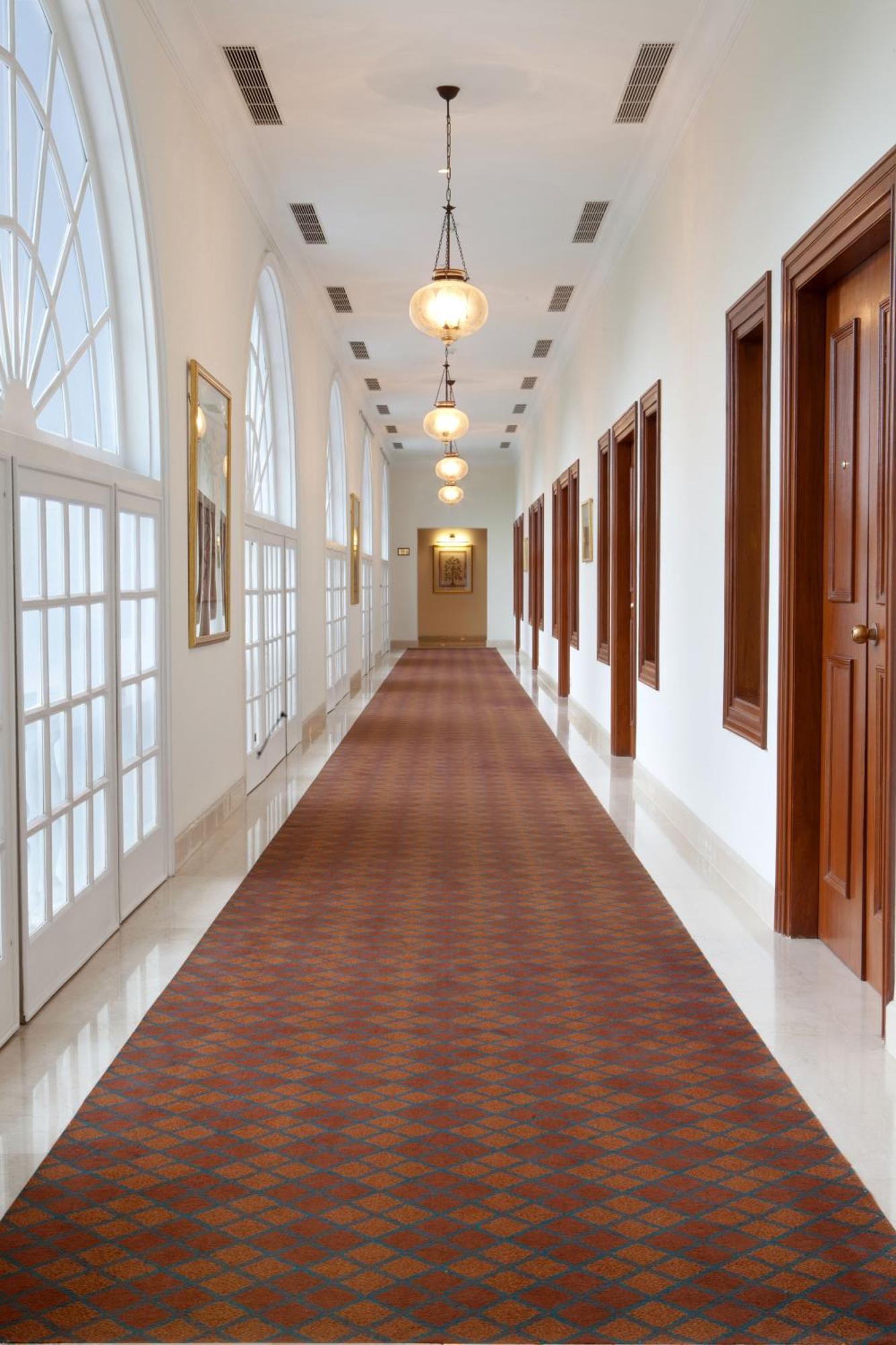 Maidens Hotel New Delhi Exterior foto A carpet in a hotel