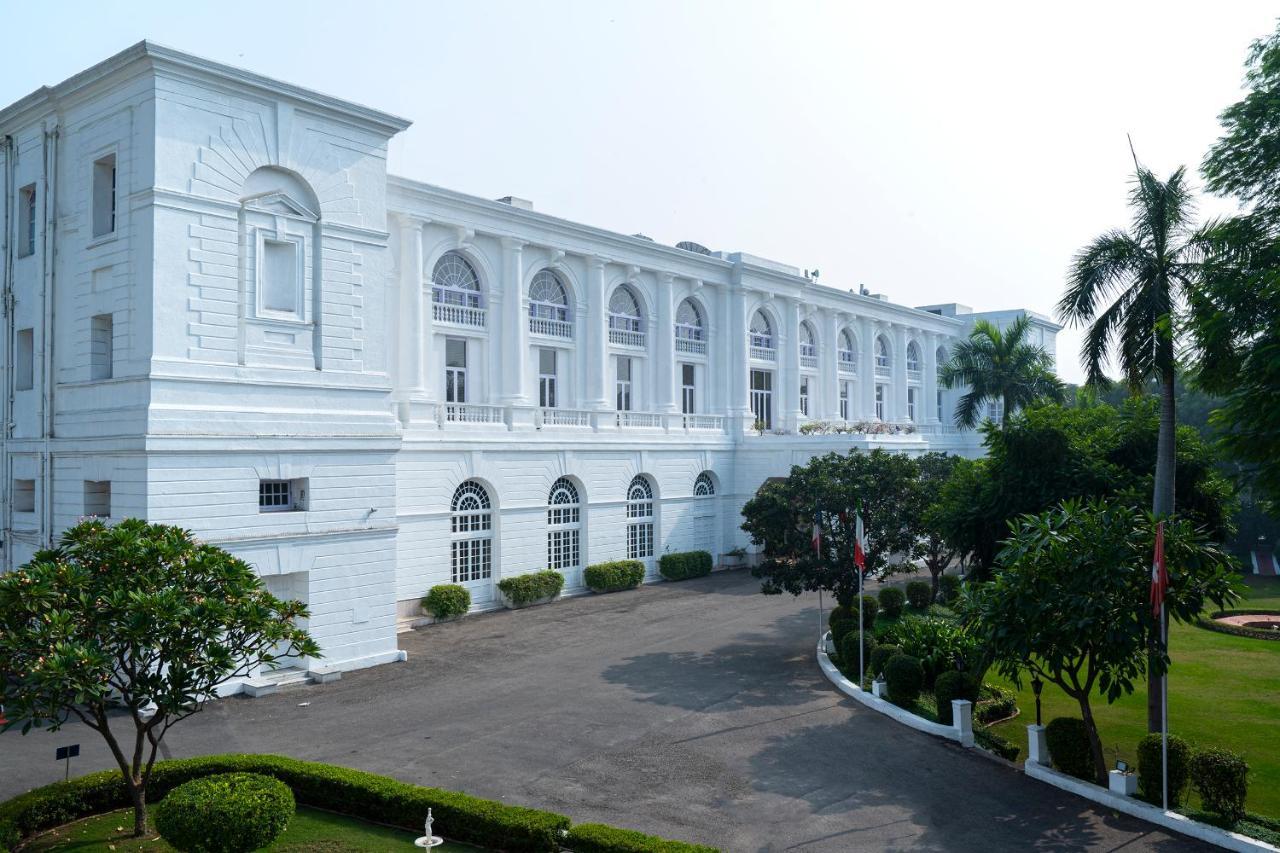 Maidens Hotel New Delhi Exterior foto The residence of the Governor of West Java
